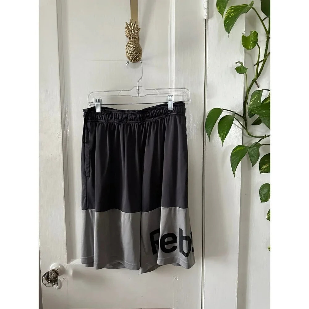 Reebok Men’s size Medium gray & black shorts